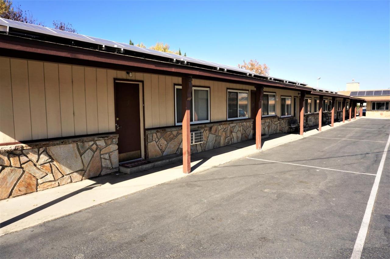 Bristlecone Motel Big Pine Exteriör bild